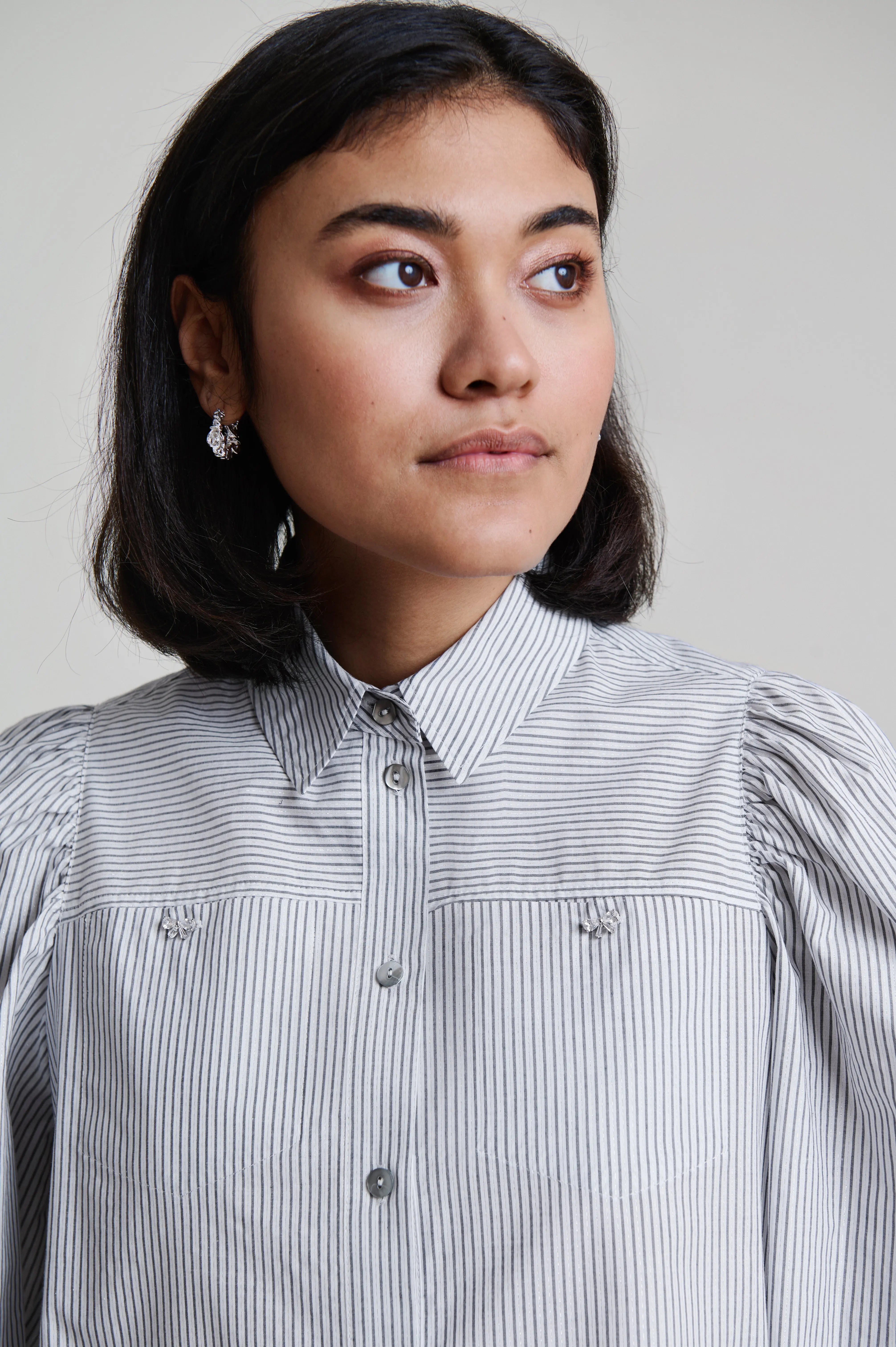 Bluse mit Puffärmeln graugstreift VON&ZU