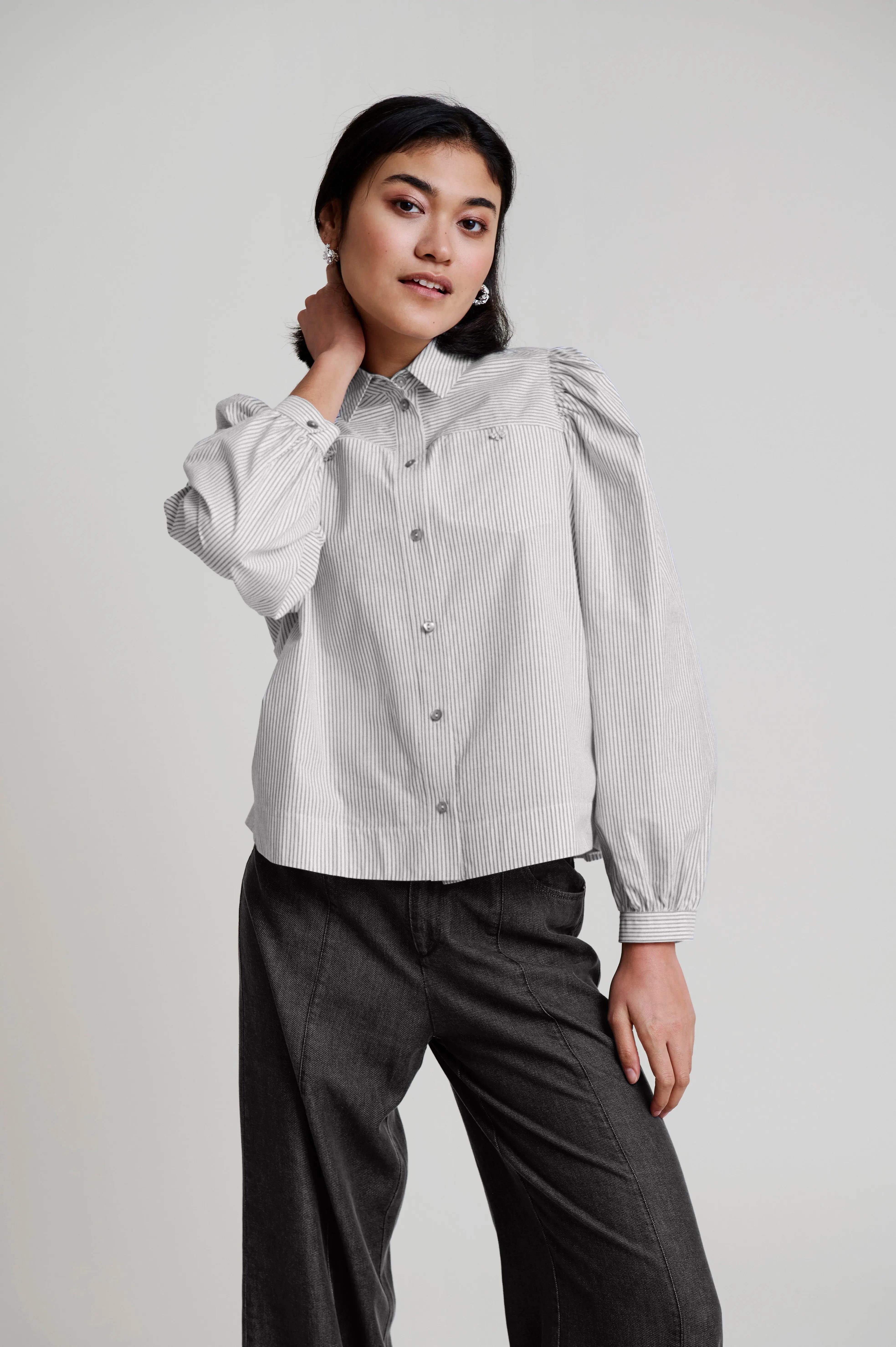 Bluse mit Puffärmeln graugstreift VON&ZU