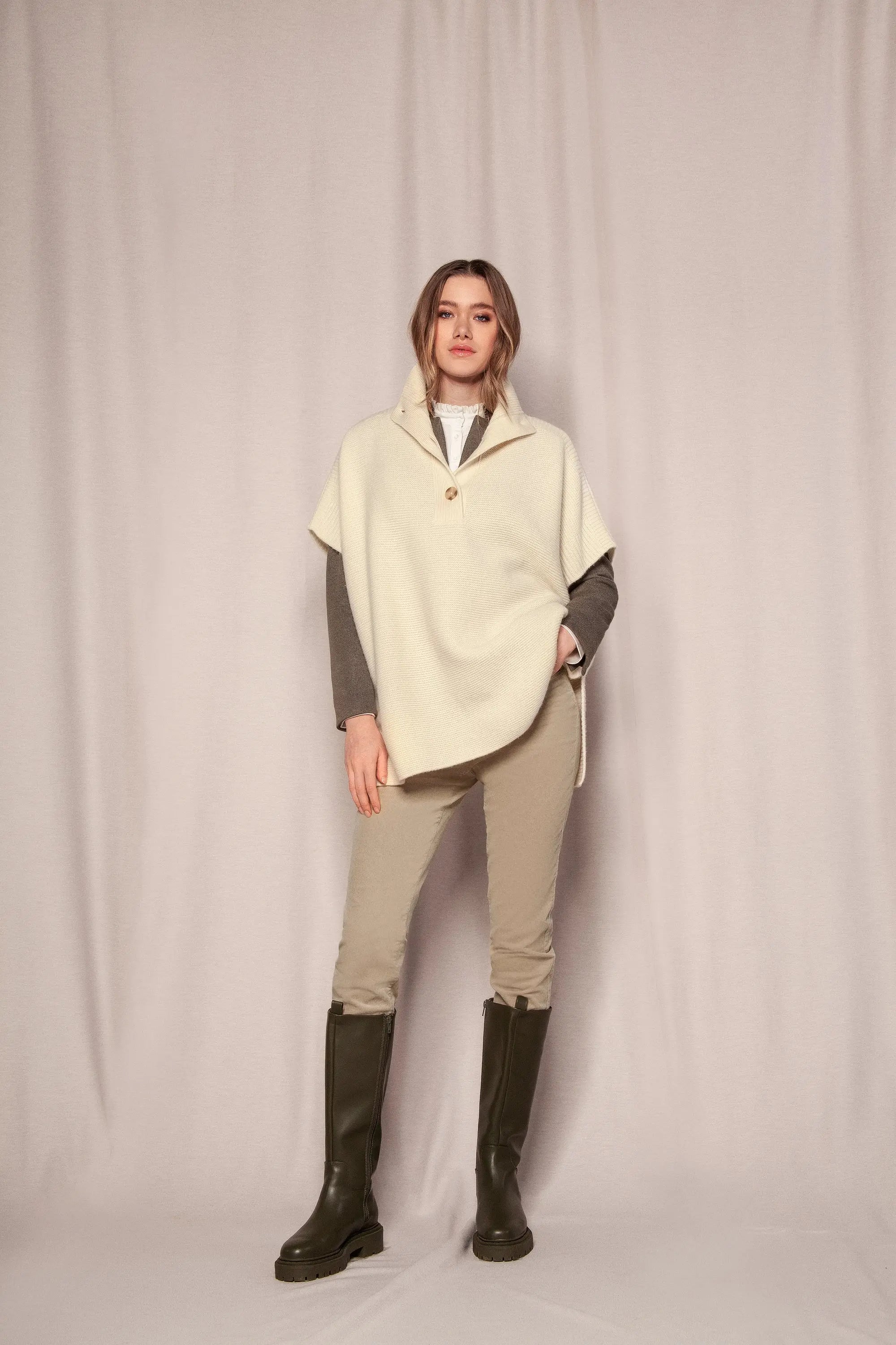 Kuscheliger Poncho VON&ZU